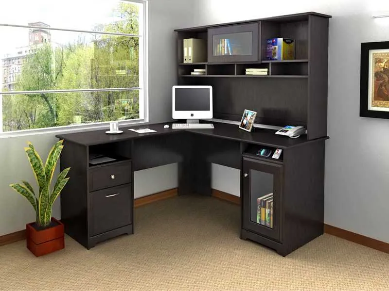 Bàn làm việc màu đen hợp mệnh Mộc