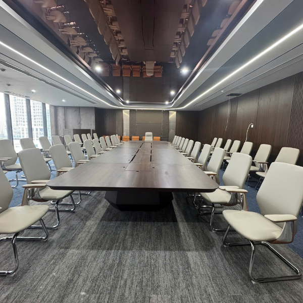 Chairking bàn giao bàn họp – hội nghị cao cấp cho doanh nghiệp anh Nam tại Cầu Giấy